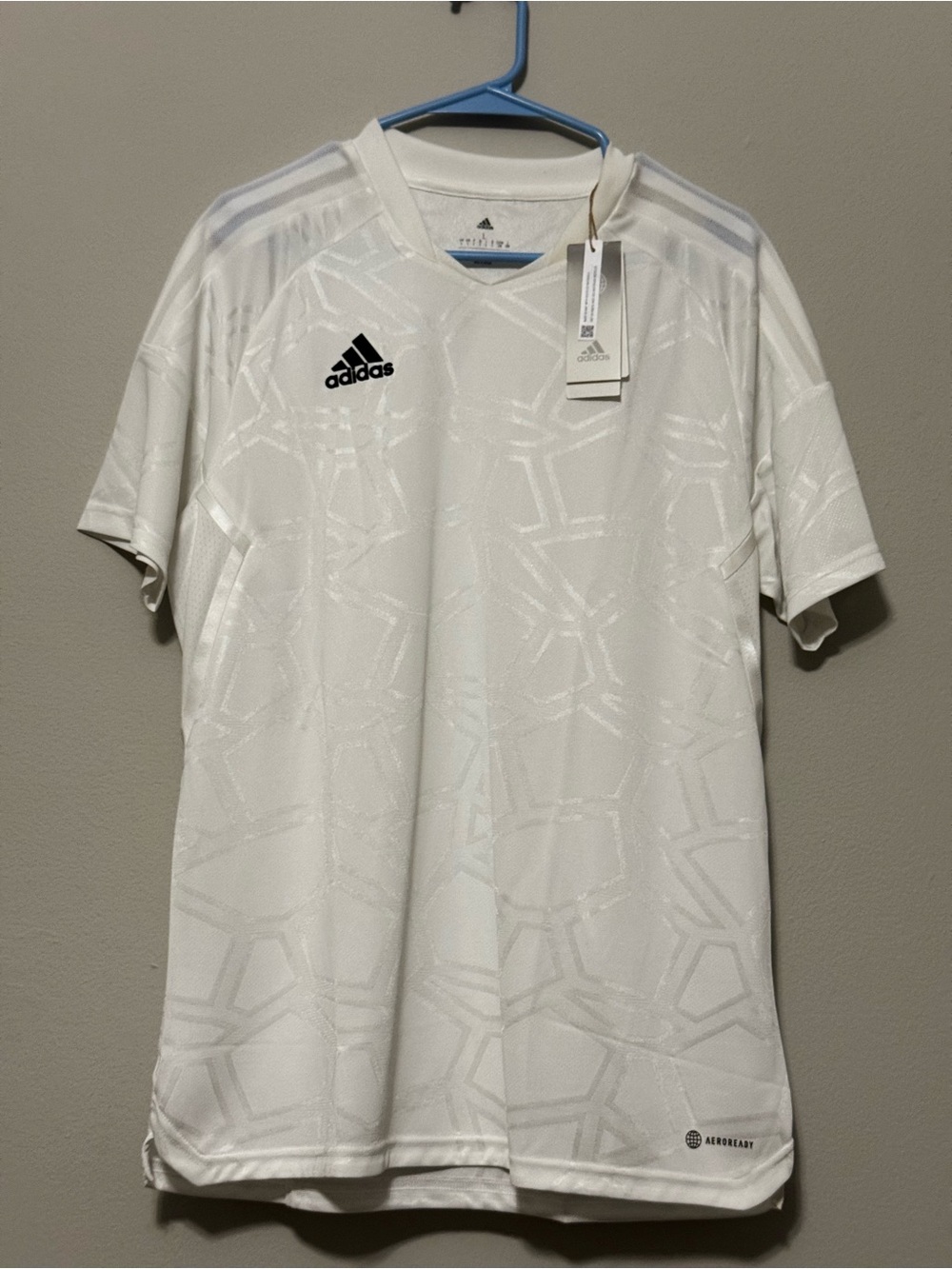 adidas Men’s White Soccer Jersey with Subtle Geometric Pattern